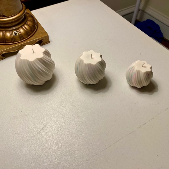 Set of 3 Round Candles - Picture 2 of 2